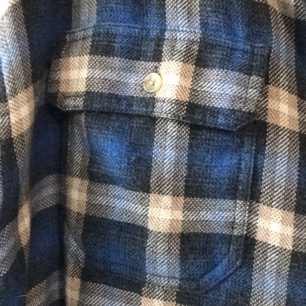 AEO- Plaid button down - Picture 4 of 14